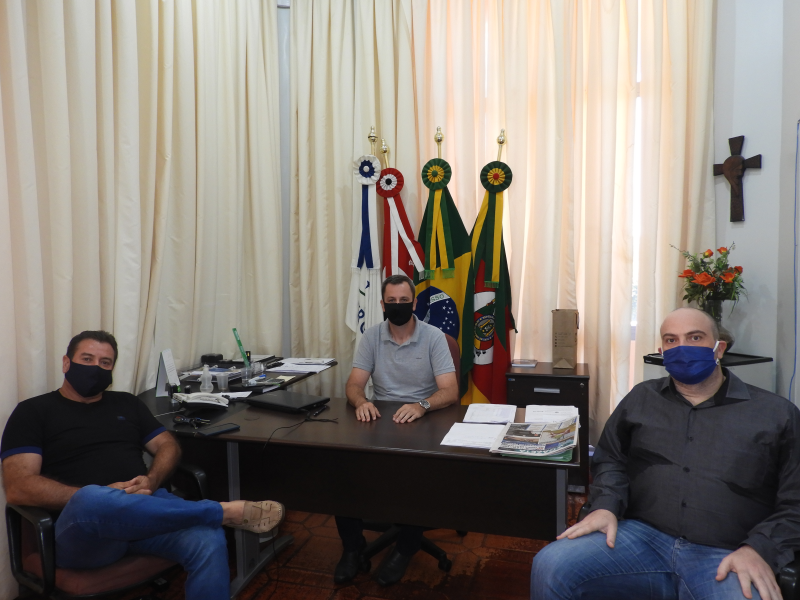PREFEITO MUNICIPAL RECEBEU VISITA DO DR. JAIL COELHO DE ALMEIDA